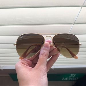 Ray-Bans - Women’s Brown Gradient Aviator 👓